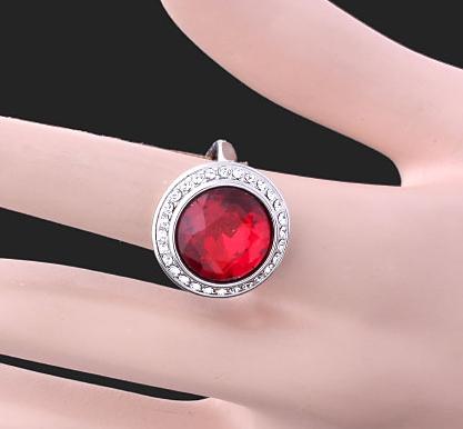RED SWAROVSKI CRYSTAL CLUSTER RING-sz8